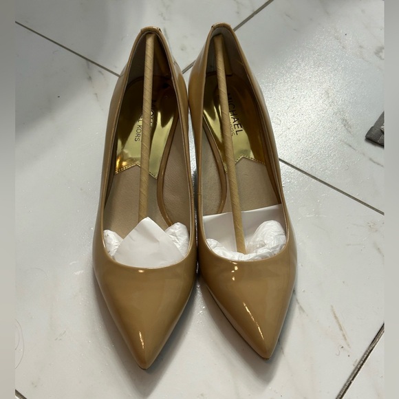 Michael Kors Nude Patent Leather Pumps (8) - Picture 2 of 8